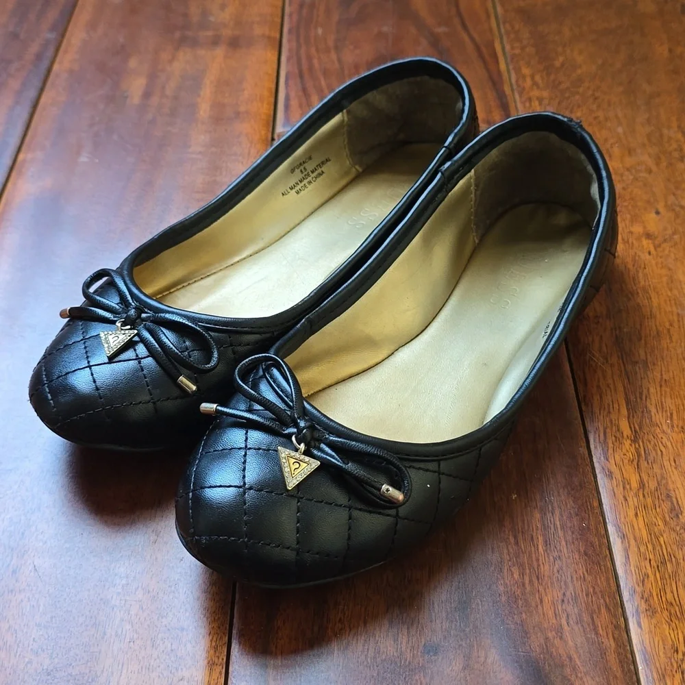 Guess flats - Picture 1 of 6